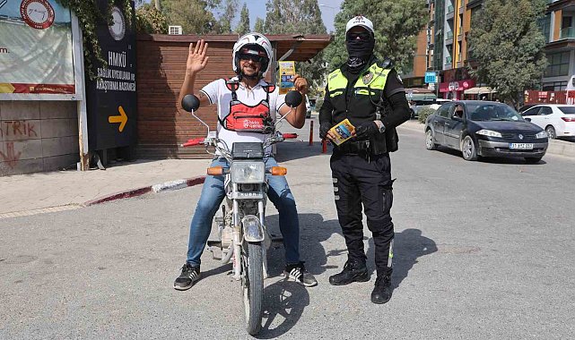Ekmek parasını motosiklet üstünde kazanan kurye: "Evde beni bekleyen 2 çocuğum ve eşim var, hayatta kalmak için kaskı takıyorum"