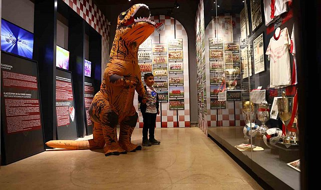Elazığ Kent Müzesi'nde dinozor sürprizi: Ziyaretçiler gözlerine inanamadı