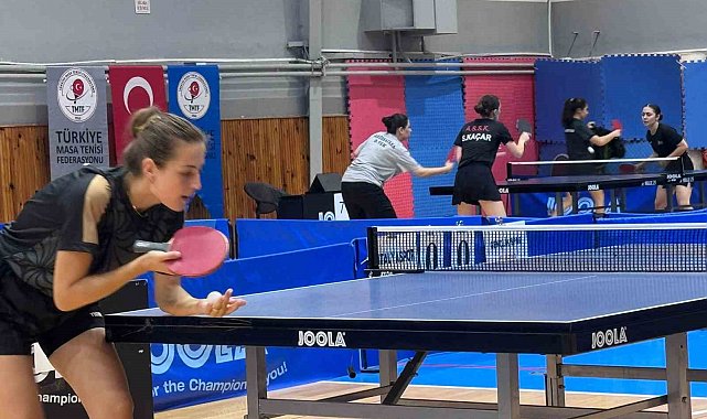 Elazığ'da masa tenisi kadın takımından büyük başarı