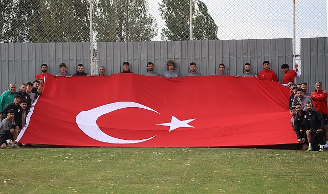 Elazığspor dev Türk bayrağı açtı