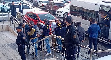 Emekli madenciyi 2,5 milyon lira dolandıran 5 şüpheli tutuklandı