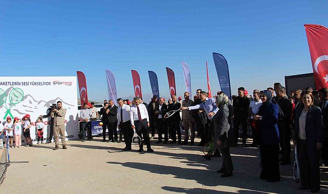 Enerji ve Tabii Kaynaklar Bakanı Bayraktar: "Artık bu dağlarda roket değil, raket sesi var"