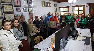 Erasmus projesi ortakları Menteşe'de geleneksel ebru deneyimi yaşadı
