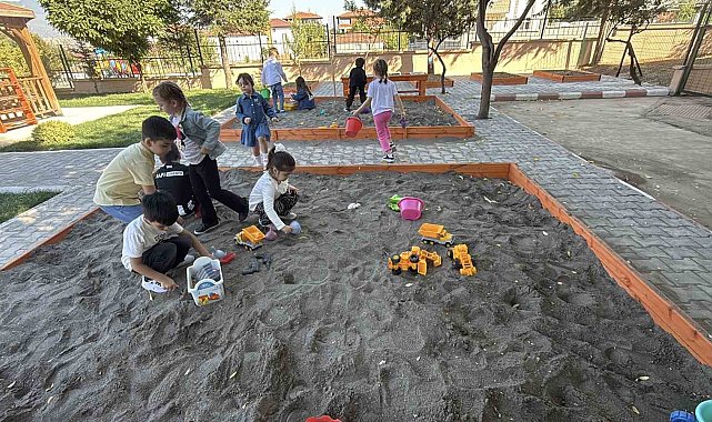 Erbaa'da okul bahçesi sınıfa dönüştü: Minikler doğayla öğreniyor