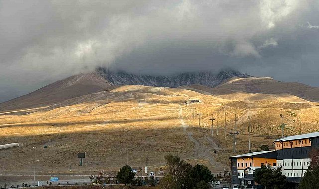Erciyes'e mevsimin ilk karı yağdı