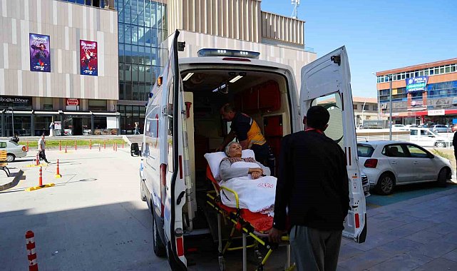 Erzincan'da taburcu edilen hastalar ihtiyaç halinde evlerine ambulansla ücretsiz götürülüyor