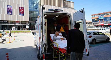 Erzincan'da taburcu edilen hastalar ihtiyaç halinde evlerine ambulansla ücretsiz götürülüyor