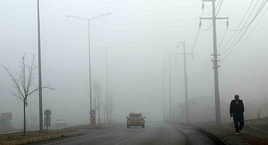 Erzincan'da yoğun sis: Görüş mesafesi 30 metreye kadar düştü