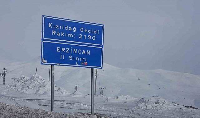 Erzincan'ın yüksek kesimlerinde kar yağışı etkili oldu