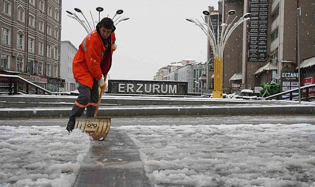 Erzurum güne kar ile uyandı
