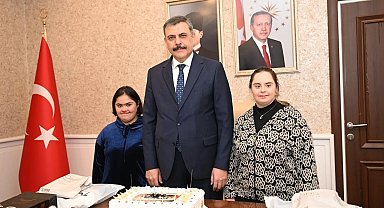 Erzurum Valiliği'nin güllerine sürpriz