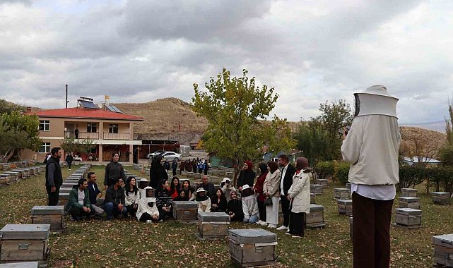 Erzurumlu gençler organik arıcılığı öğrendi