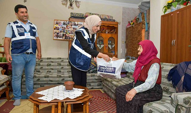 Esenyurt Belediyesi'nden Dünya Yaşlılar Günü'nde anlamlı ziyaret