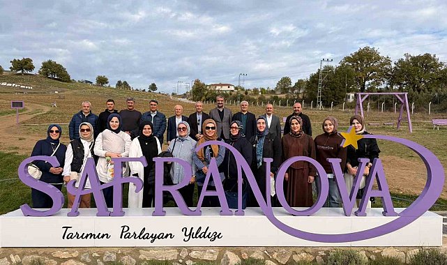 Eski Tarım Bakanı Mehdi Eker safran hasadı yaptı