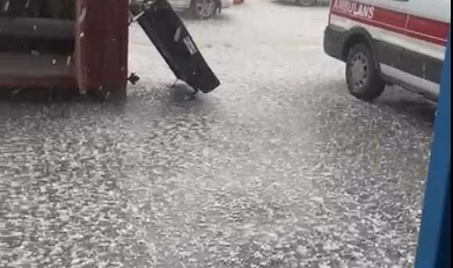 Eskişehir'de dolu yağışı: Sokak saniyeler içinde beyaza büründü