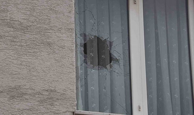 Eskişehir'de eşinin yaşadığı daireye tüfekle 2 el ateş edip kaçtı