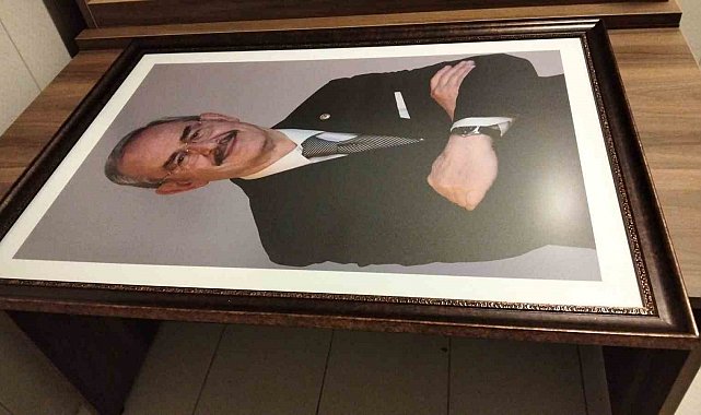 Eskişehir'de Yılmaz Büyükerşen'in fotoğrafları depolara kaldırıldı