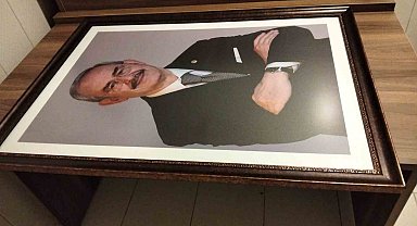 Eskişehir'de Yılmaz Büyükerşen'in fotoğrafları depolara kaldırıldı