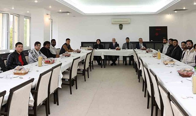 ESOGÜ yönetimi uluslararası öğrencilerle öğle yemeğinde bir araya geldi