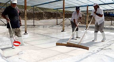 Evliya Çelebi'nin övgüyle bahsettiği alanda 3 bin yıldır su ekip tuz üretiyorlar