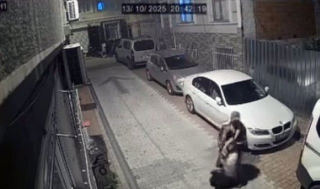 Fatih'te kendisine vuran kadını döverek yerde sürükledi
