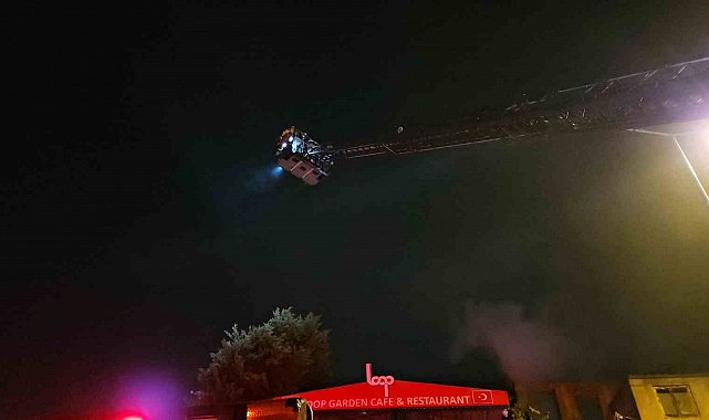 Fatih'te metruk binada çıkan yangın kafeye sıçramadan söndürüldü