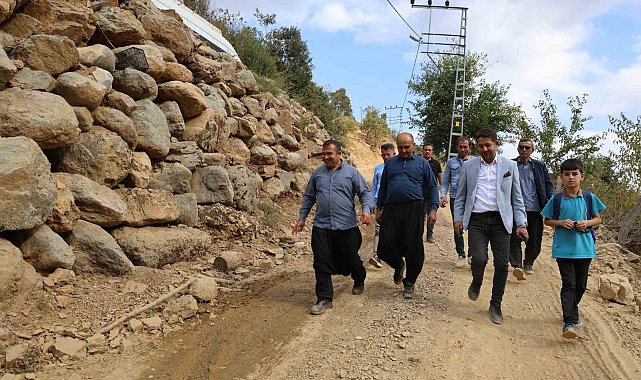 Feke'de üreticilerin kış öncesi zorlu yol sorunu çözüldü: Mahallede büyük sevinç yaşandı