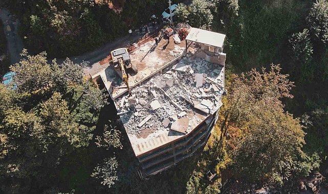 Fırtına Vadisi'nde kaçak ve riskli yapılar tek tek kaldırılıyor