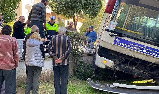 Freni tutmayan minibüs evin bahçesine daldı, facia teğet geçti