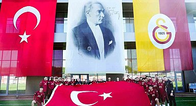 Galatasaraylı futbolculardan 29 Ekim Cumhuriyet Bayramı kutlaması