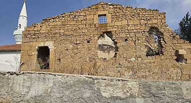 Garipler Köyü Kilisesi 300 yıllık tarihiyle zamana direniyor