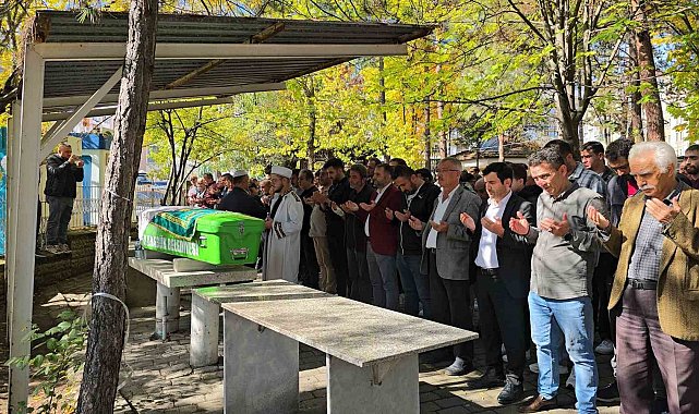 Gazeteci mezunu genç kız son yolculuğuna uğurlandı