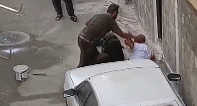 Gaziantep'te dehşete düşüren görüntüler: Annesini tekmeledi, ağabeyini defalarca bıçaklayarak öldürdü