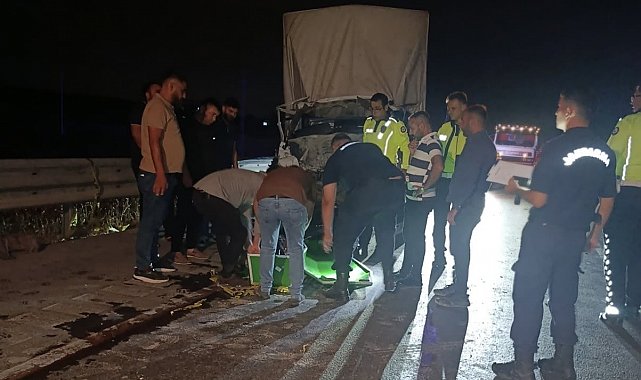 Gaziantep'te kamyonet kamyona arkadan çarptı: 1 ölü, 1 ağır yaralı