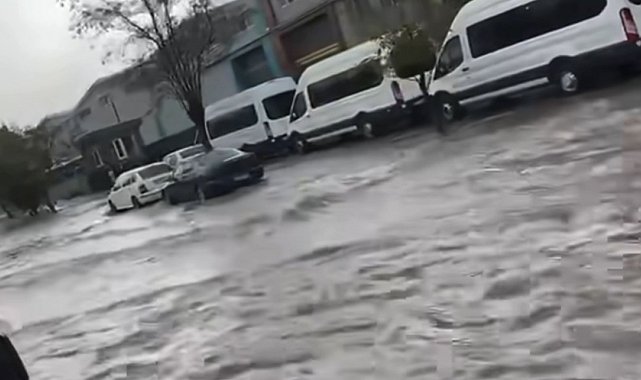 Gaziantep'te şiddetli sağanak hayatı olumsuz etkiledi