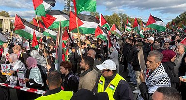 Gazze'de ateşkes sonrası Berlin'de 16 bin kişi Filistin'e destek gösterisinde buluştu