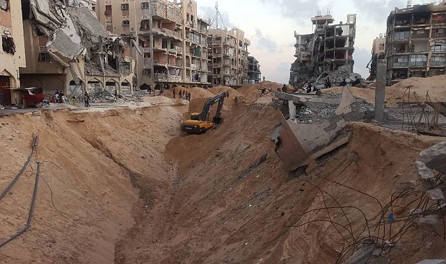 Gazze'de yıkıntılar altında kaybolan esirler, Mısır'a ait araç ve ekipmanlar ile aranıyor