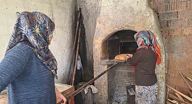 Gazze'ye destek için kadınlar ekmek fırınının başına geçti