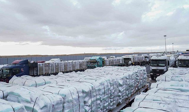 Gazze'ye insani yardım taşıyan 400 kamyon giriş yaptı
