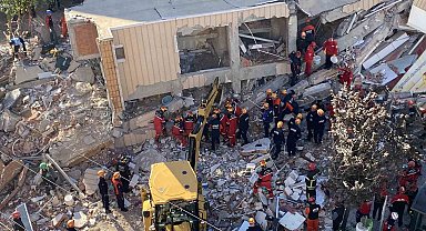 Gebze'de çöken binada enkaz altında kalan aile fertlerinin kimlikleri belli oldu
