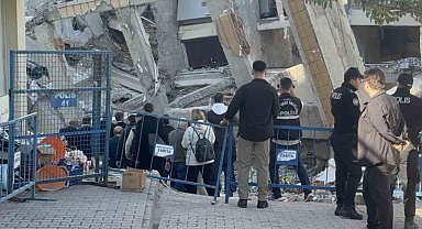 Gebze'de çöken binanın enkazında inceleme yapılıyor