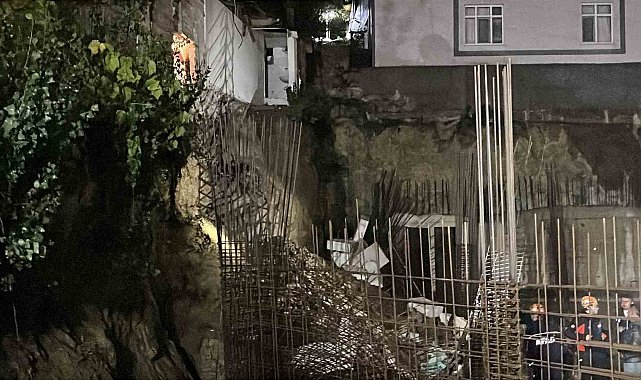 Gebze'de inşaat temeli yanındaki müstakil evin duvarı çöktü, 4 kişilik aile tahliye edildi