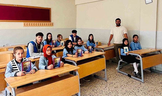 Gençlik Merkezi'nden öğrencilerle kitap okuma etkinliği