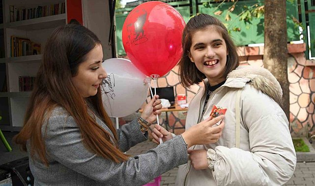 Gezici kütüphaneden çocuklara özel bayram turu