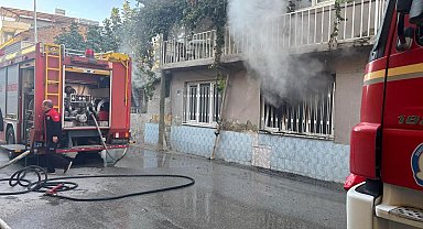 Giriş katında başlayan yangın evi küle çevirdi