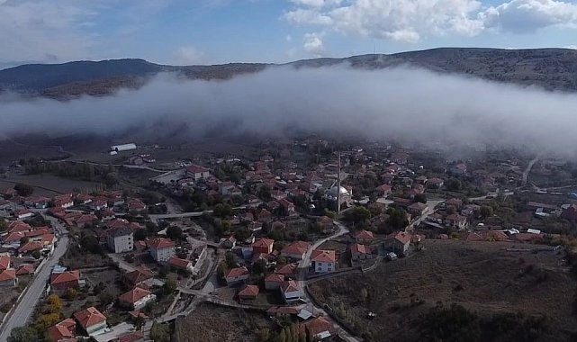 Gökyüzünü kaplayan sis, kartpostallık manzara oluşturdu