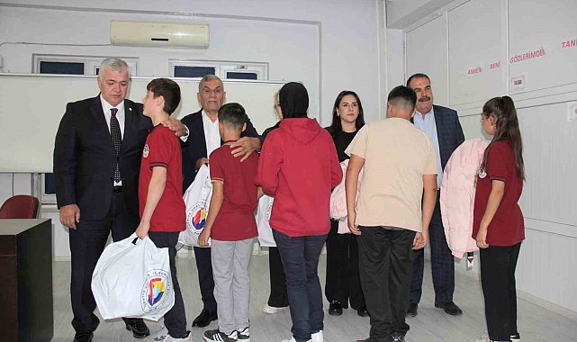 GTB ve TOBB iş birliğiyle 14 okulda öğrencilere kışlık kaban desteği