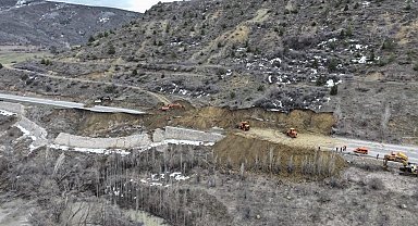 Gümüşhane-Erzincan karayolundaki heyelan bölgesinde çalışmalar sürüyor