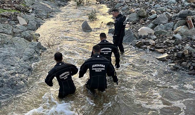 Gün aydınlandı, selde kaybolan vatandaşı bulma çalışmaları yeniden başladı