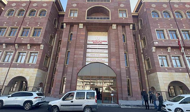 Güvenlik görevlisi kalbine yenik düştü